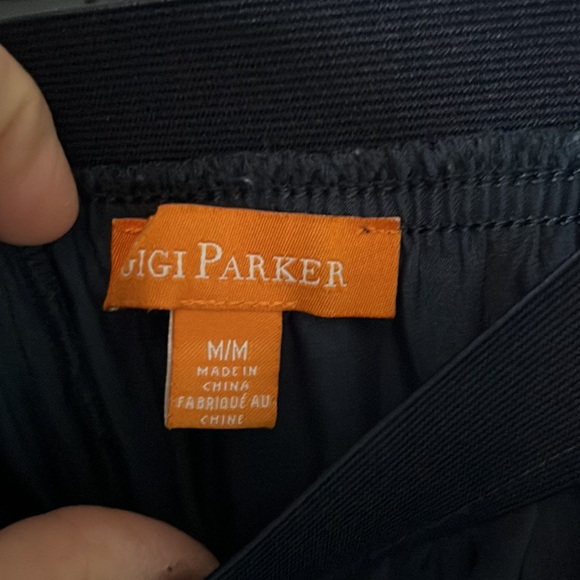 Satin feel wide leg pants with slits at bottom of pant legs  great condition. - Picture 7 of 7